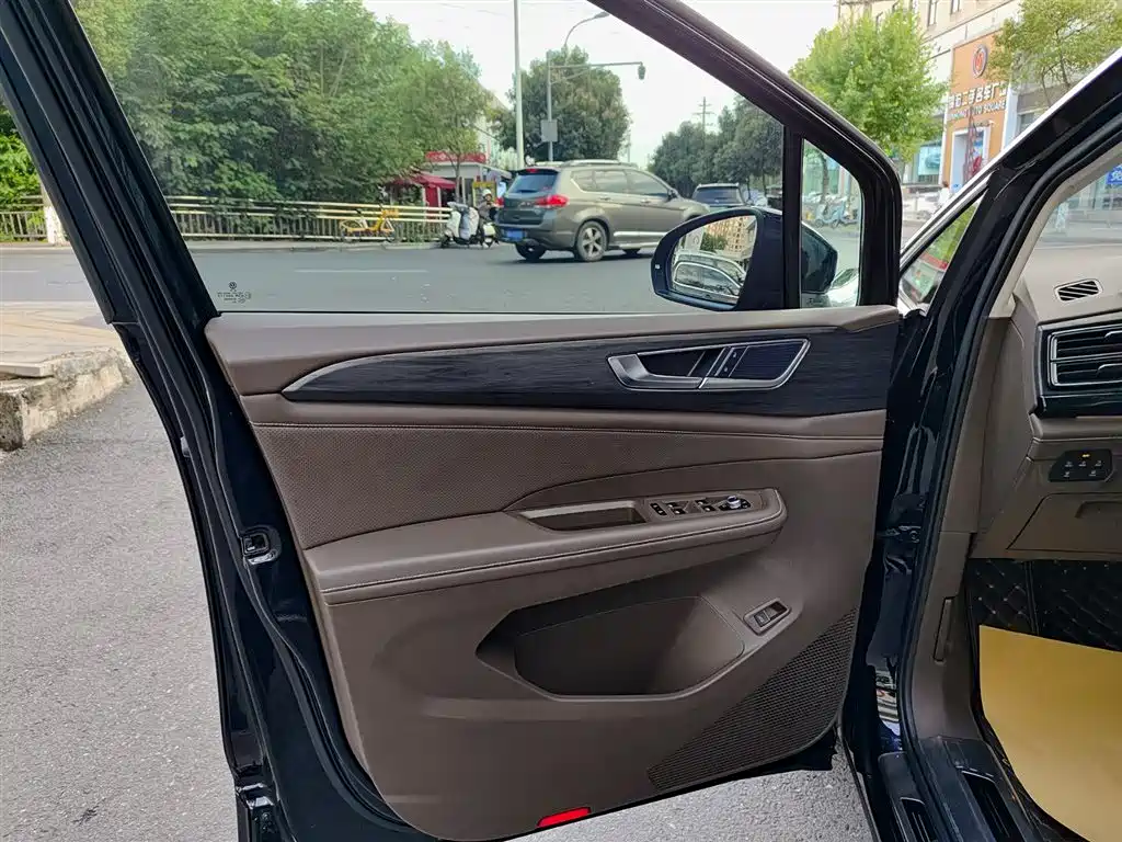 Volkswagen Viloran 2023 380TSI