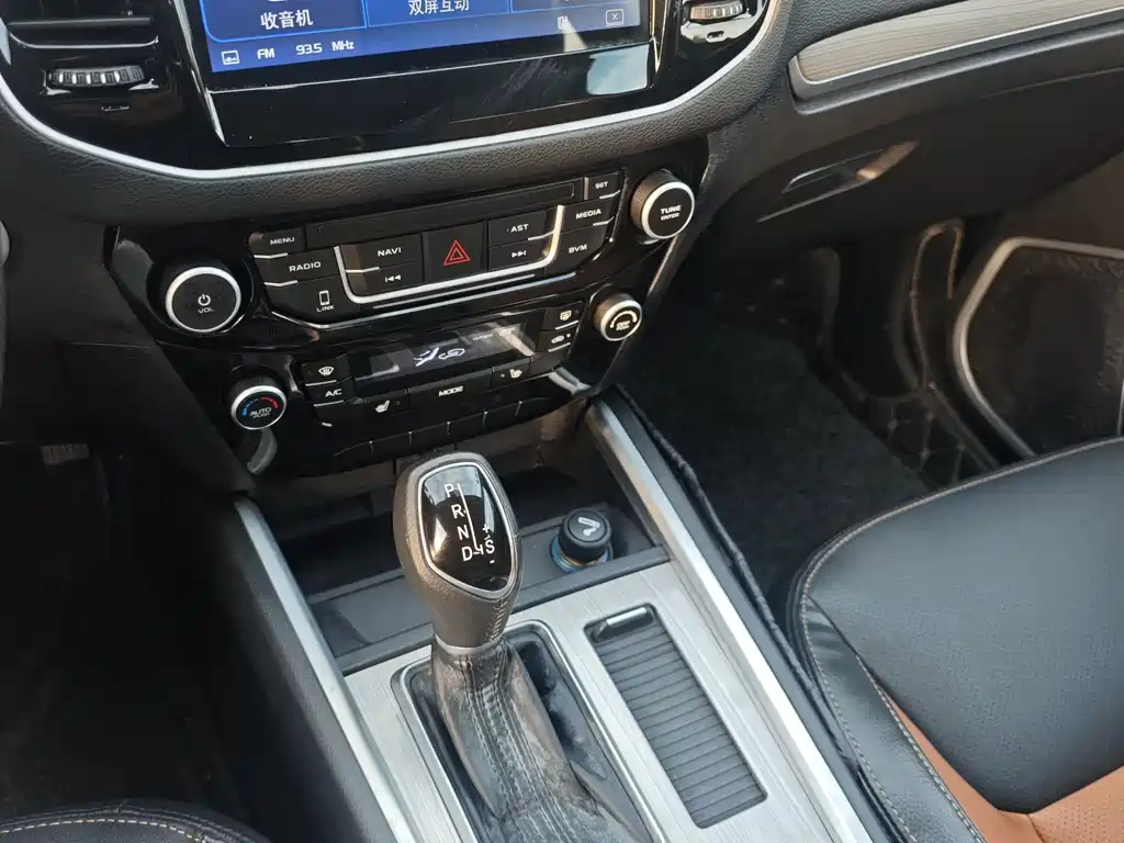 Geely Vision X6 — миниатюра 6