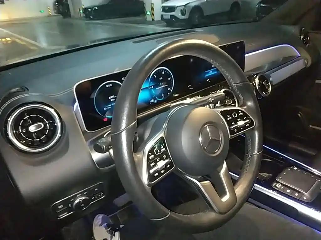 Mercedes-Benz GLB — миниатюра 10