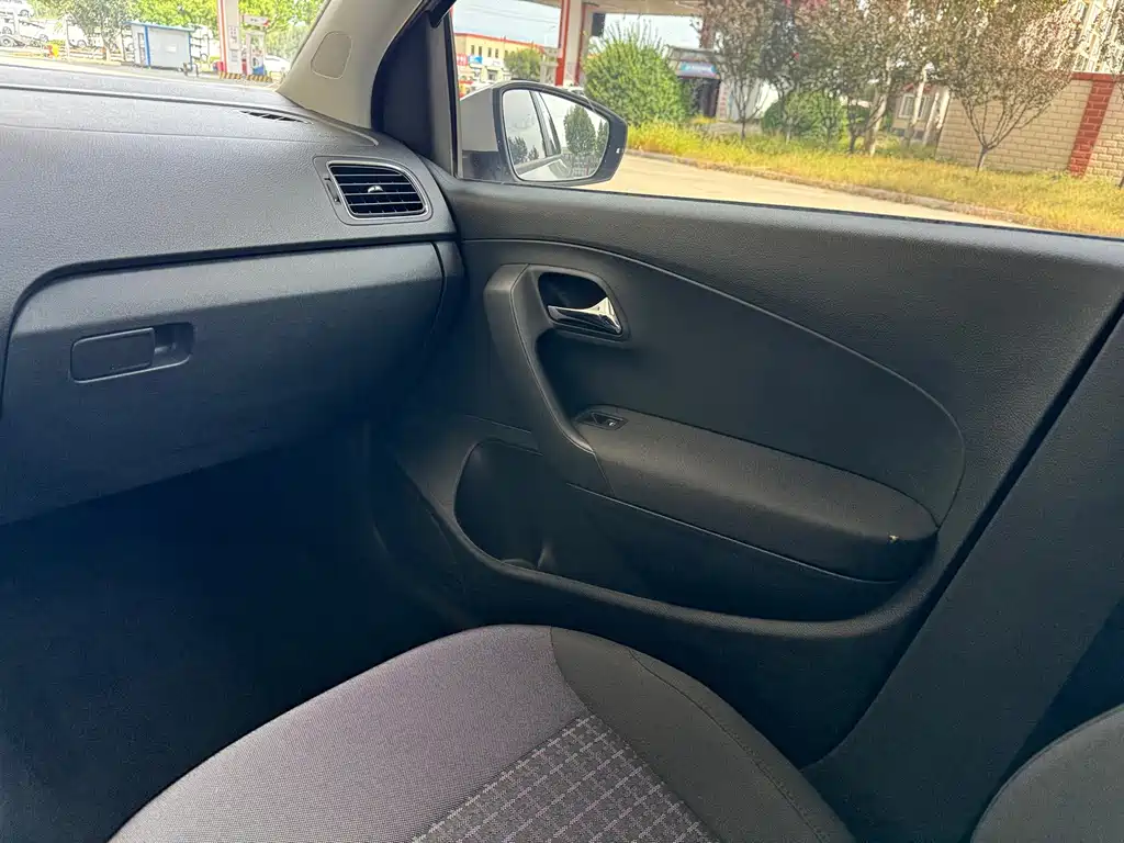 Volkswagen Polo — миниатюра 13