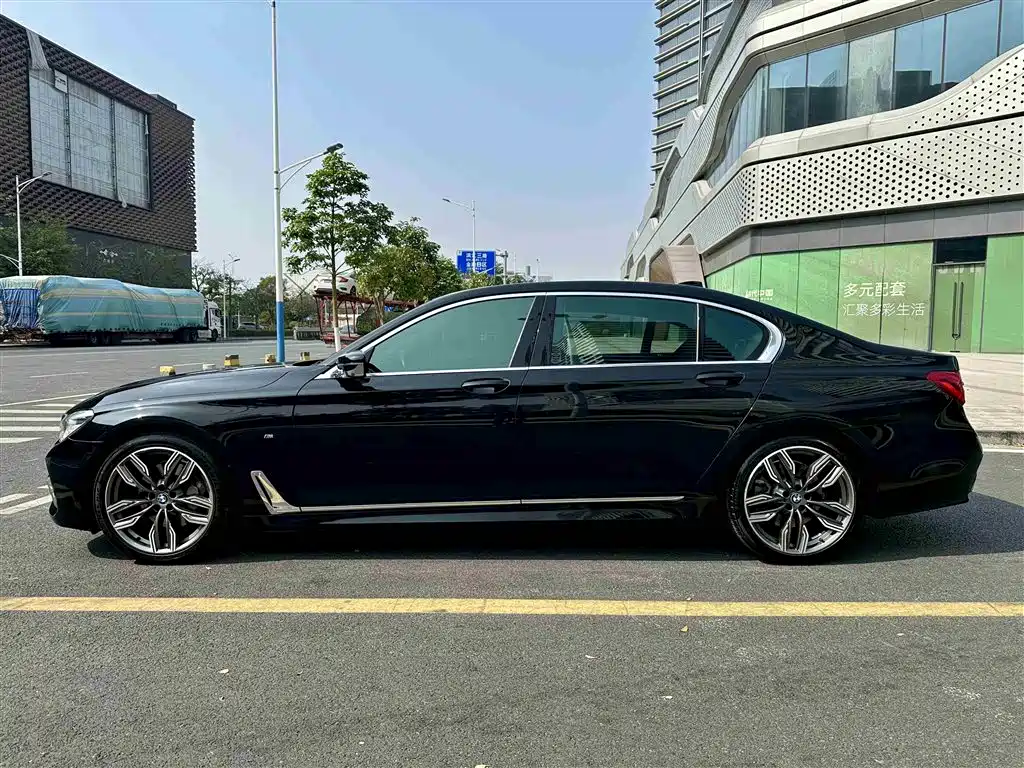 BMW 7 SERIES
