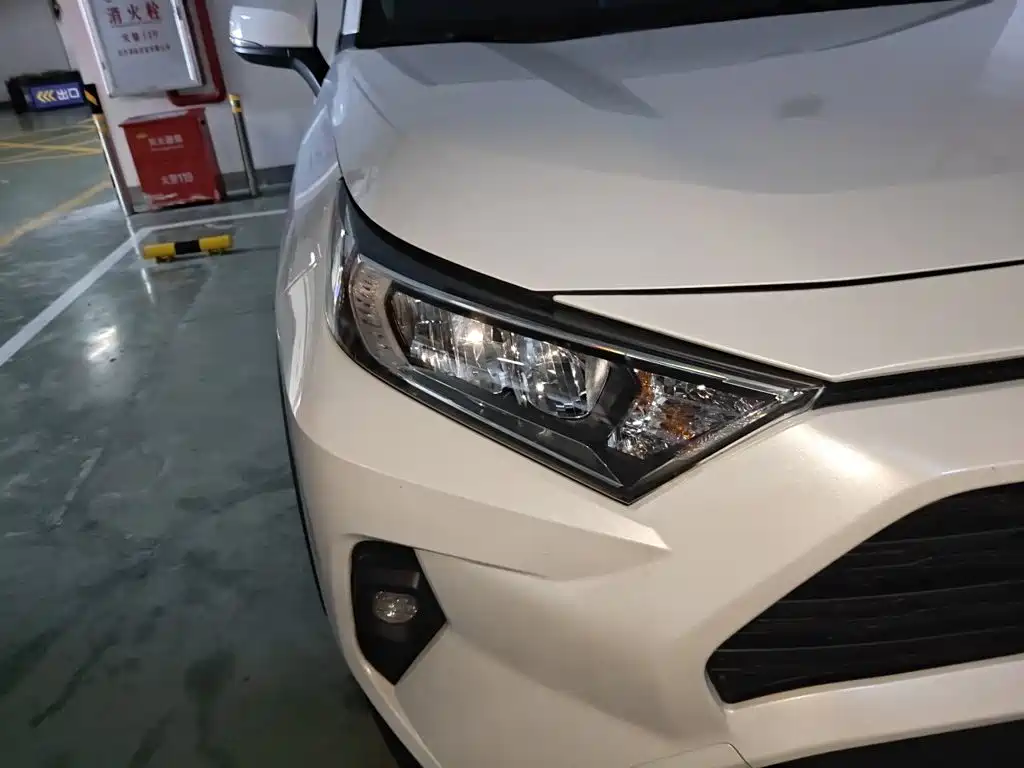 Toyota RAV4 — миниатюра 7
