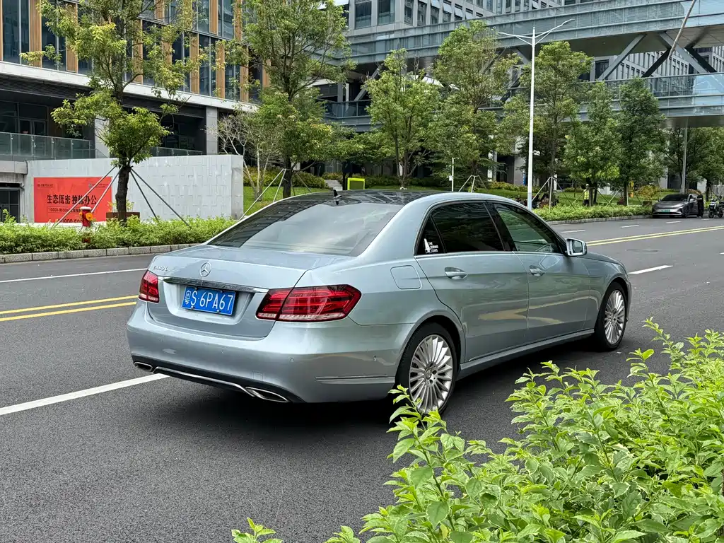 Mercedes-Benz E-Class — миниатюра 6