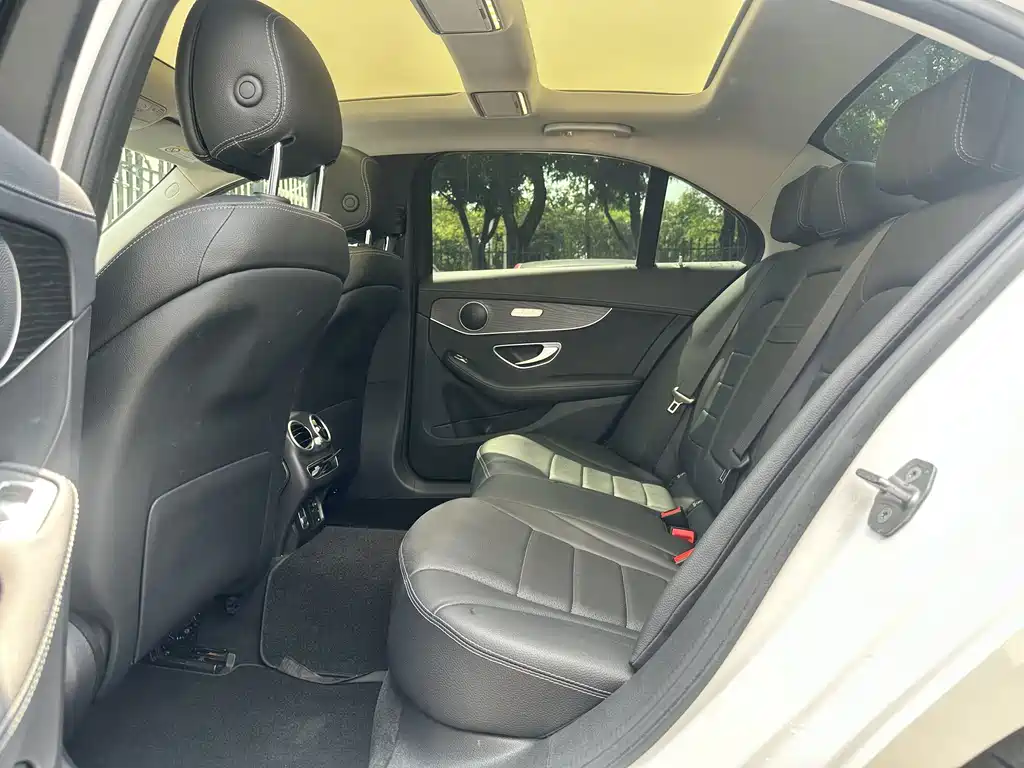 Mercedes-Benz C-Class — миниатюра 6