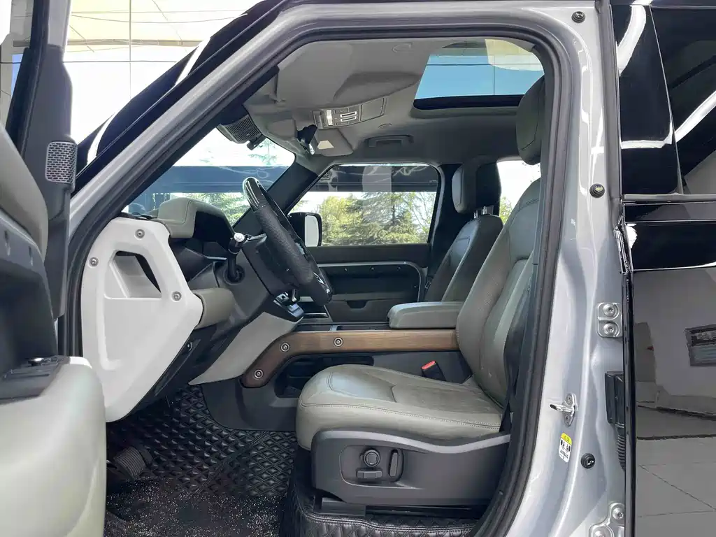 Land Rover Defender 2022 — фото 19