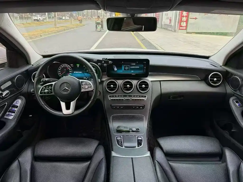 Mercedes-Benz C-Class — миниатюра 6
