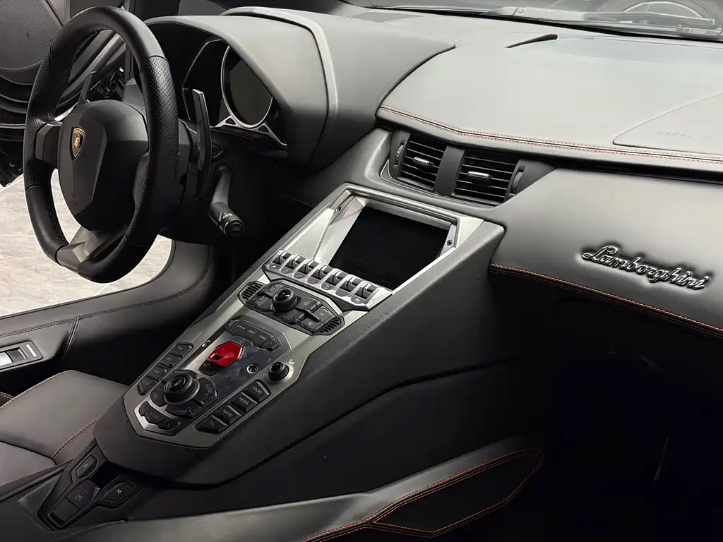 Lamborghini Aventador — миниатюра 8