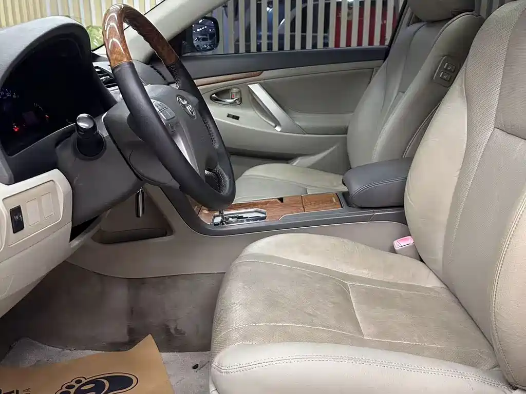 Toyota Camry — миниатюра 4