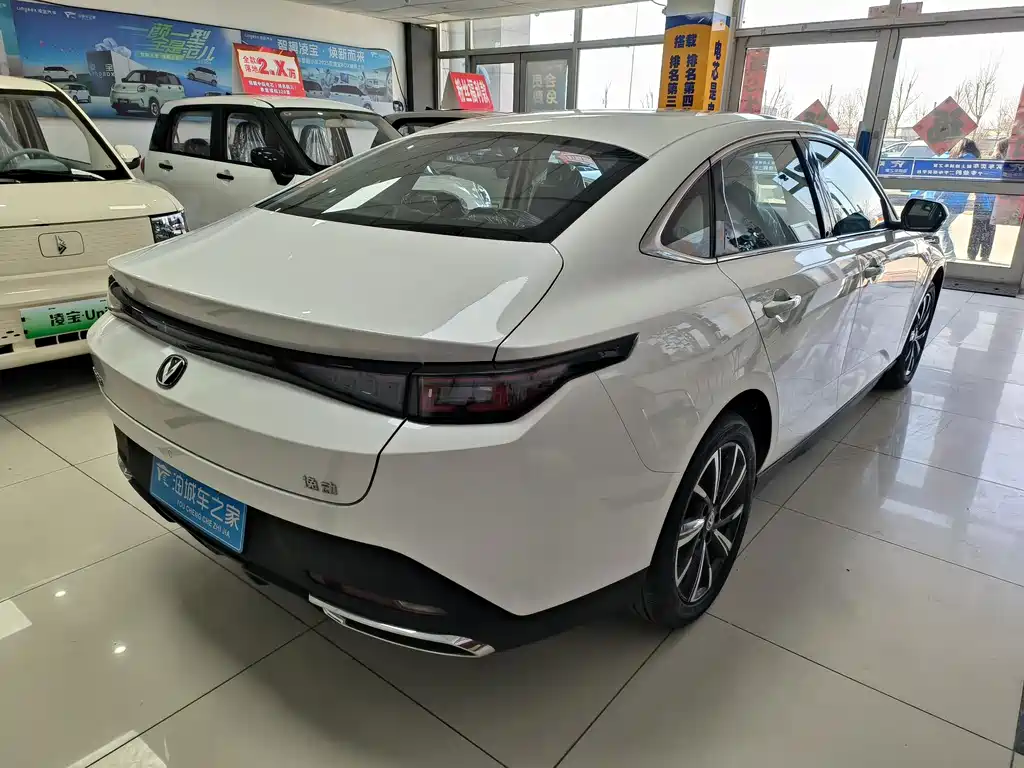 Changan Eado — миниатюра 5