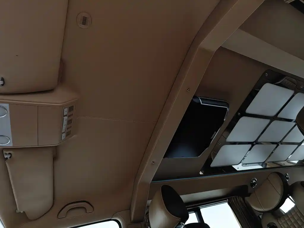 Volkswagen Caravelle — миниатюра 19