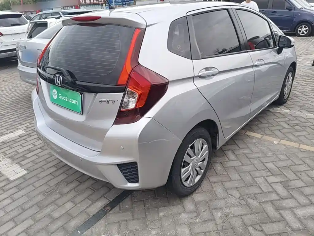 Honda Fit — миниатюра 7