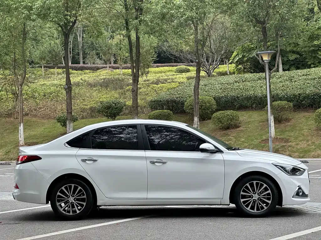 Hyundai Elantra — миниатюра 4