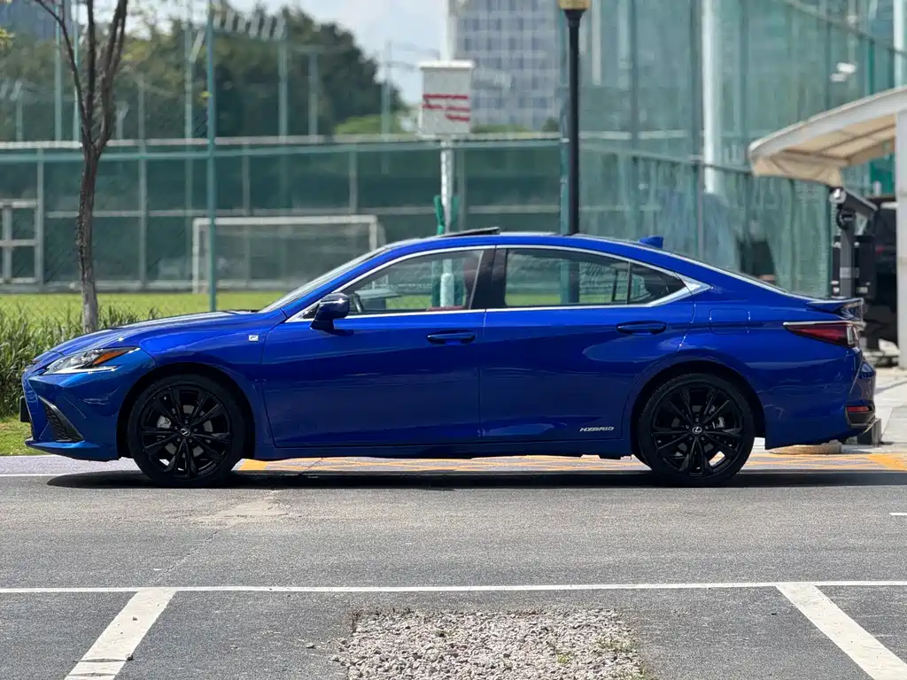 Lexus ES 2021 300h F SPORT