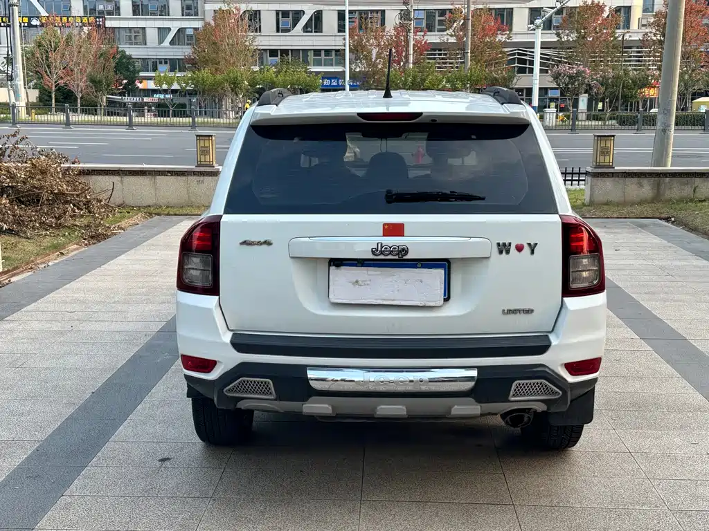 Jeep Compass (Import) — миниатюра 5