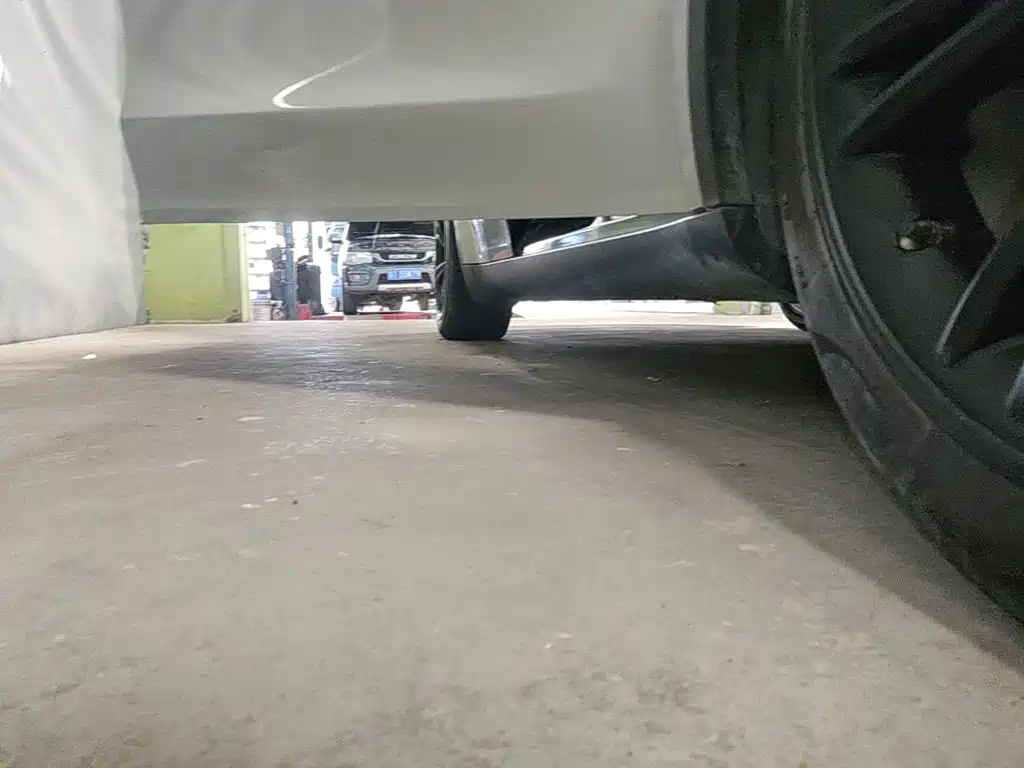 Tesla Model Y — миниатюра 21