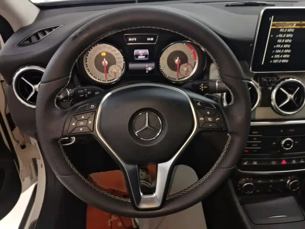 Mercedes-Benz GLA — миниатюра 11