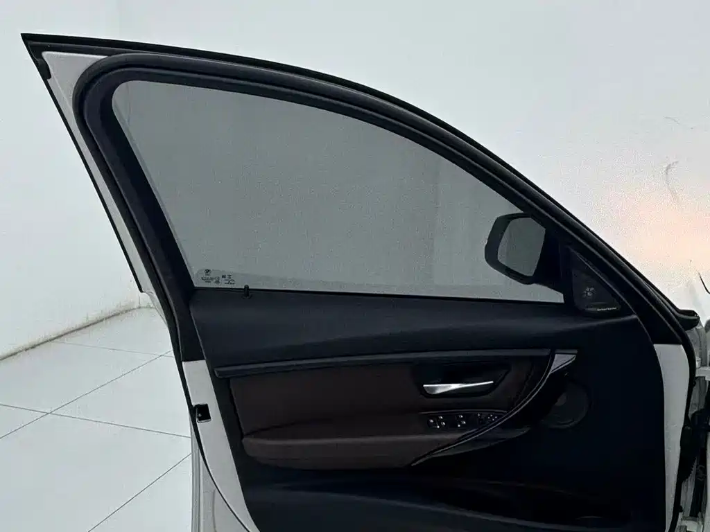 BMW 3 Series — миниатюра 13