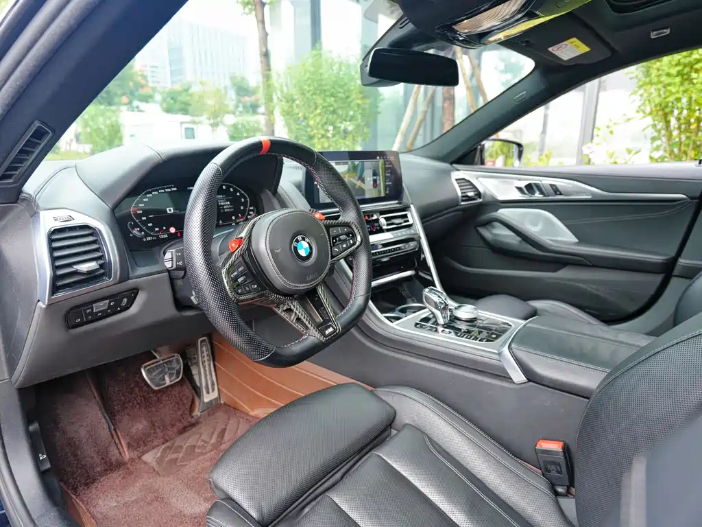BMW 8 Series — миниатюра 6