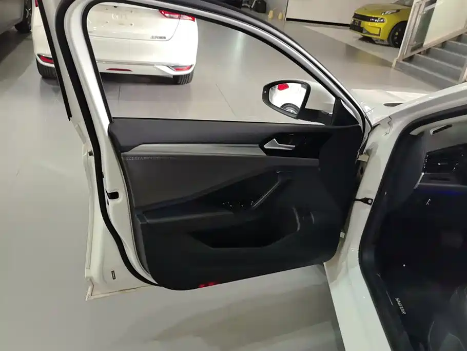 Volkswagen Sagitar — миниатюра 7
