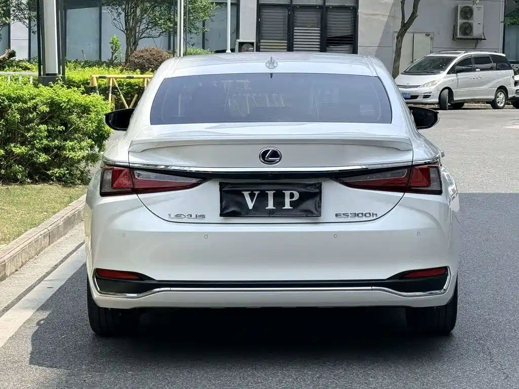 Lexus ES 2020 300h V