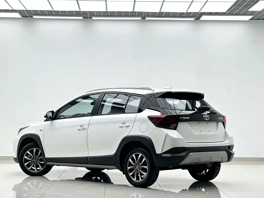 Toyota Yaris L — миниатюра 2