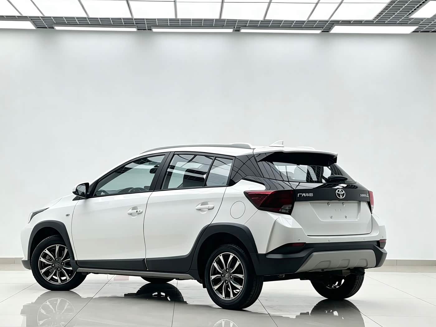Toyota YARiS L Zhi Xuan 1.5 л 2022 г. Белый, пробег 23000 км