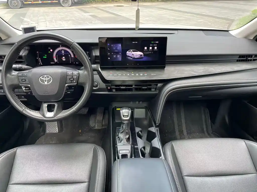 Toyota Camry — миниатюра 9