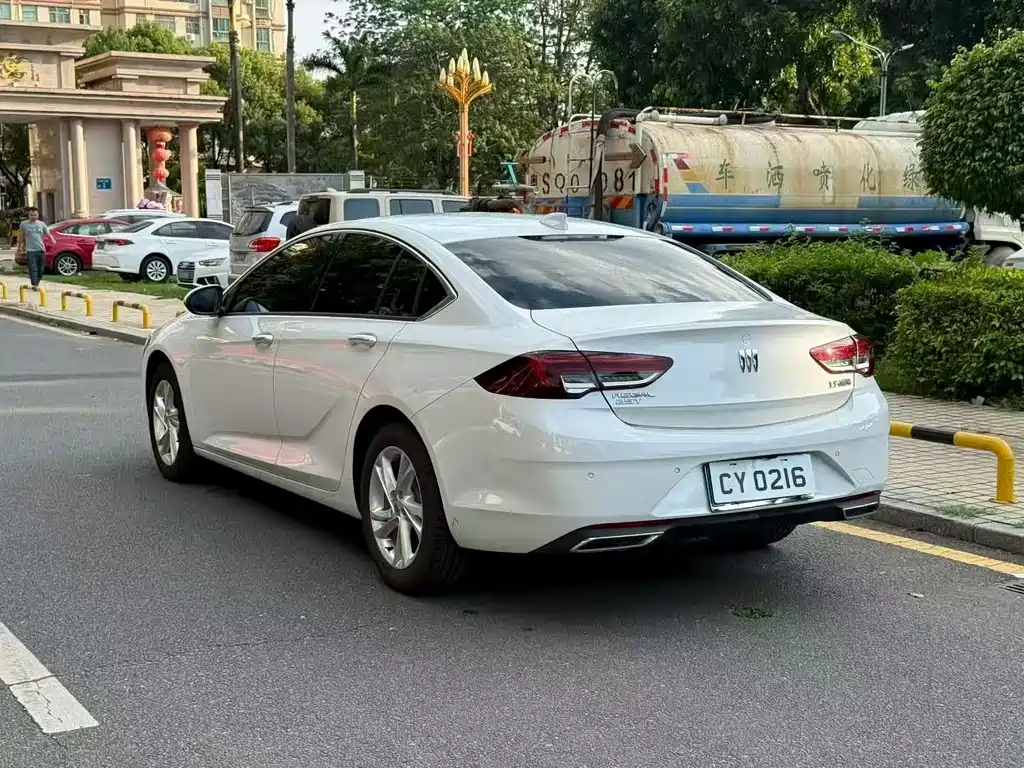 Buick Regal — миниатюра 9