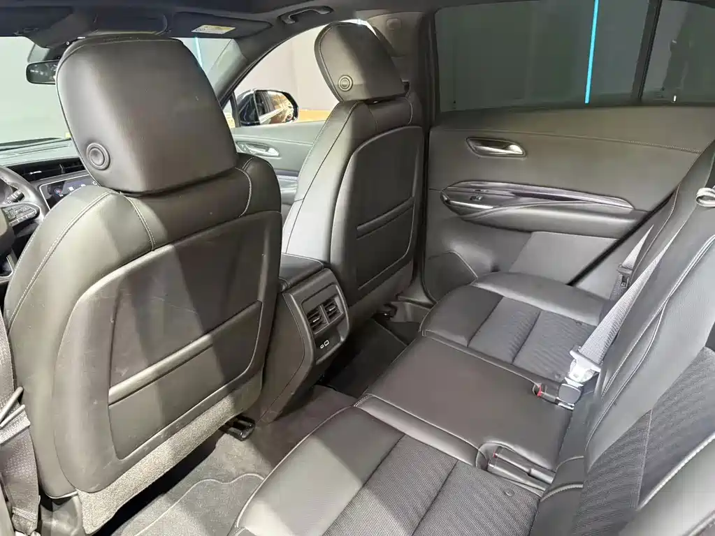 Cadillac XT4 — миниатюра 10