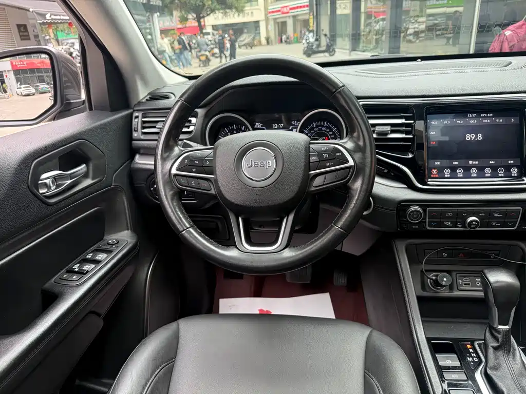 Jeep Commander — миниатюра 12