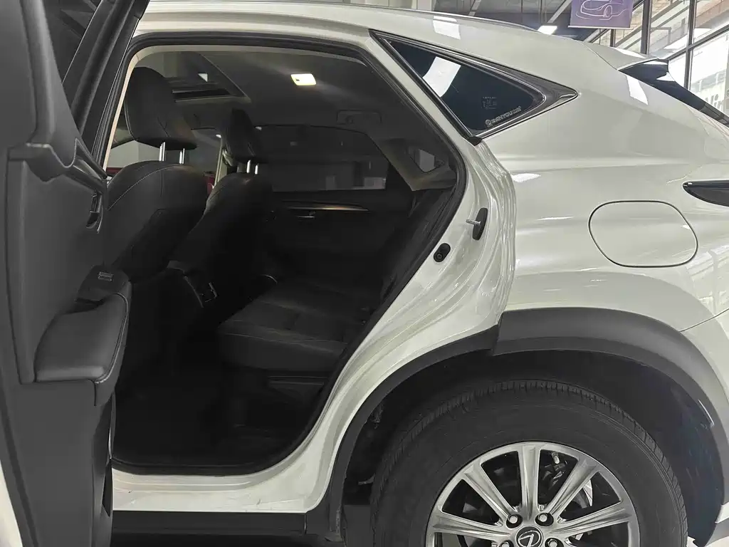 Lexus NX — миниатюра 6