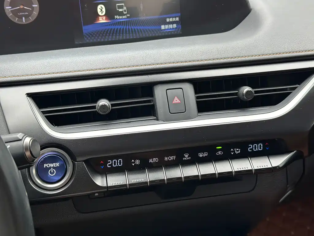 Lexus UX — миниатюра 12
