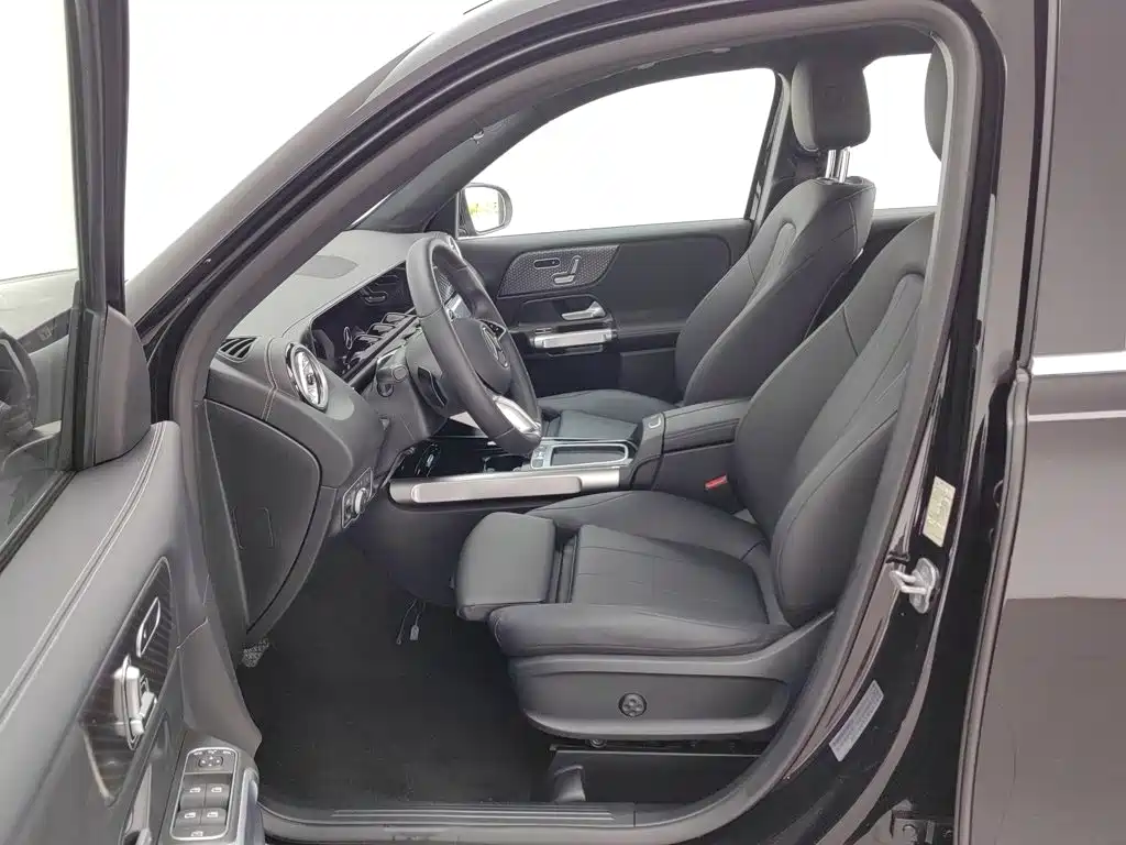 Mercedes-Benz GLB — миниатюра 10