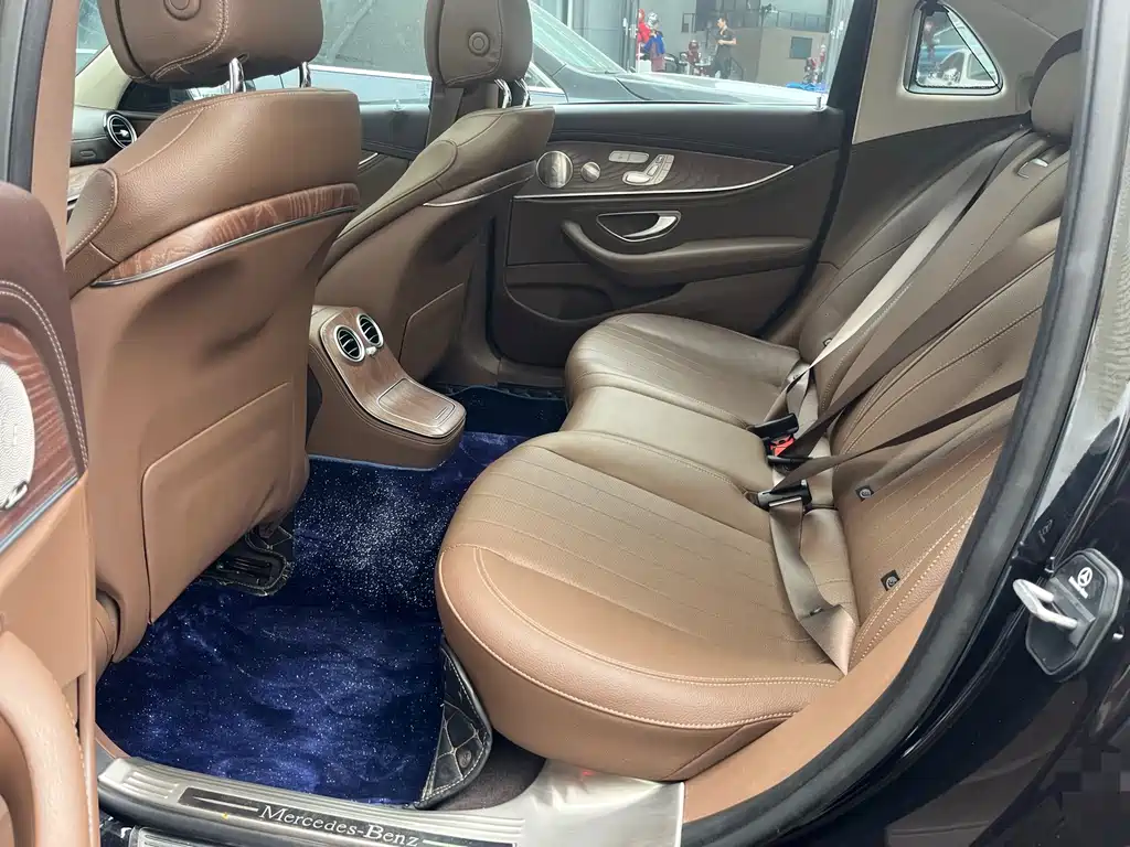 Mercedes-Benz E-Class — миниатюра 5
