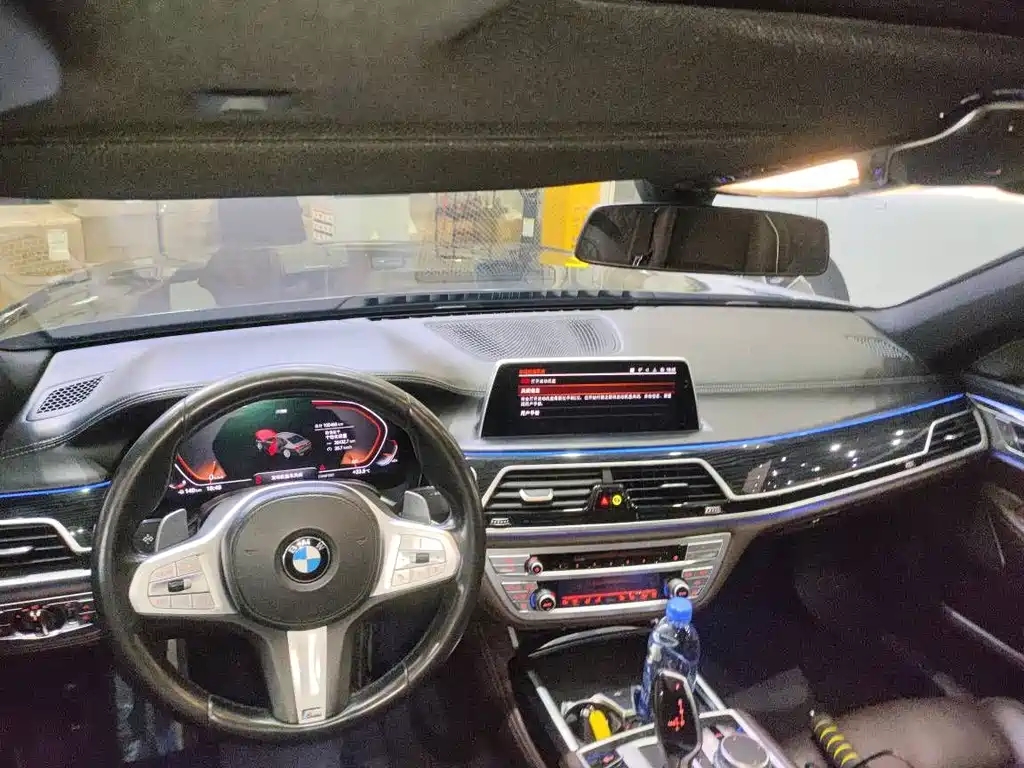 BMW 7 Series — миниатюра 5
