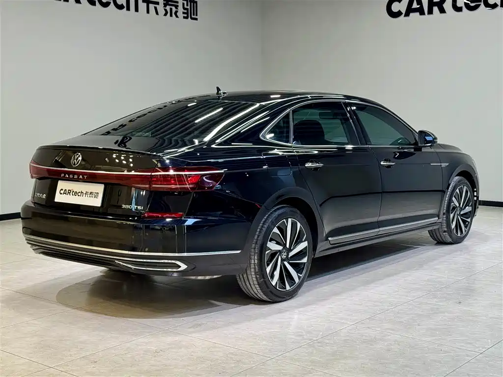 Volkswagen Passat 2025 380TSI