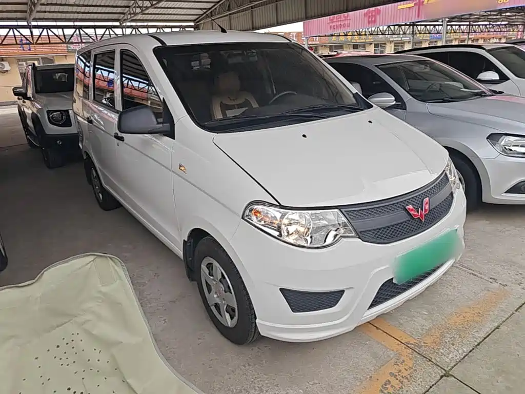 Wuling Hongguang — миниатюра 4
