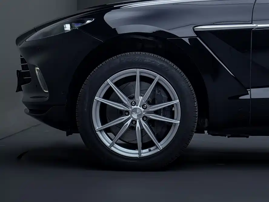 Aston Martin DBX 2023 3.0T STRAIGHT-SIX