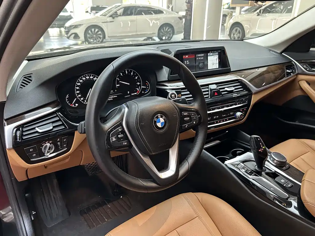 BMW 5 Series — миниатюра 14