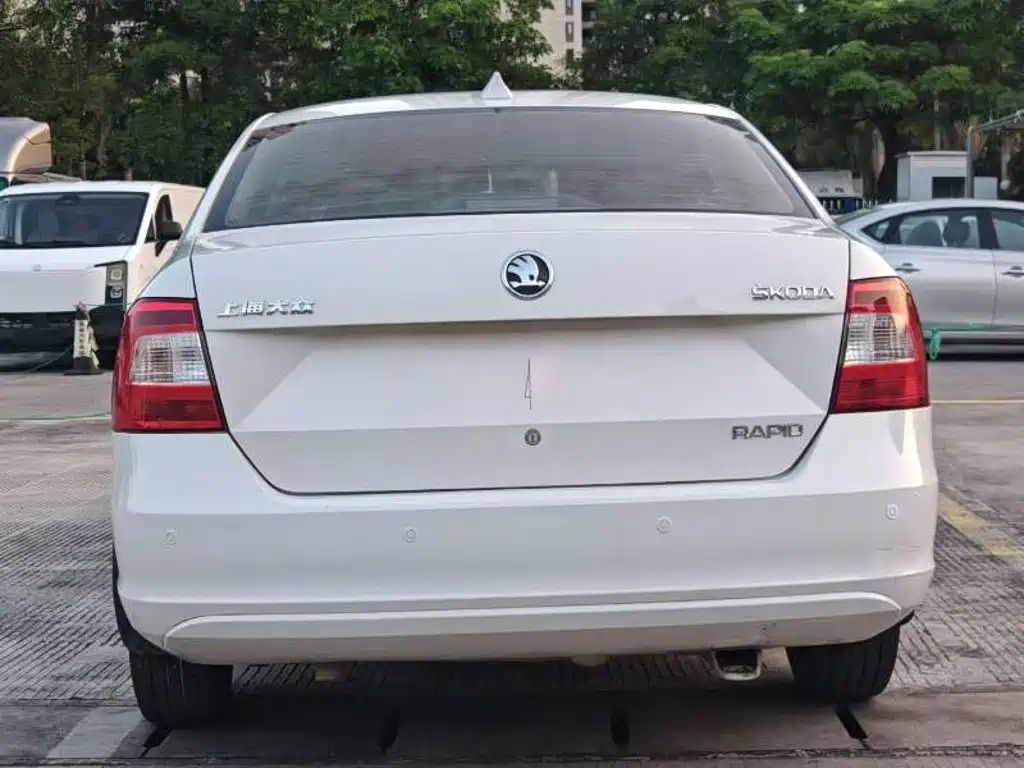 Skoda Rapid — миниатюра 7