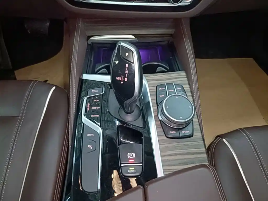 BMW 5 Series New Energy — миниатюра 14