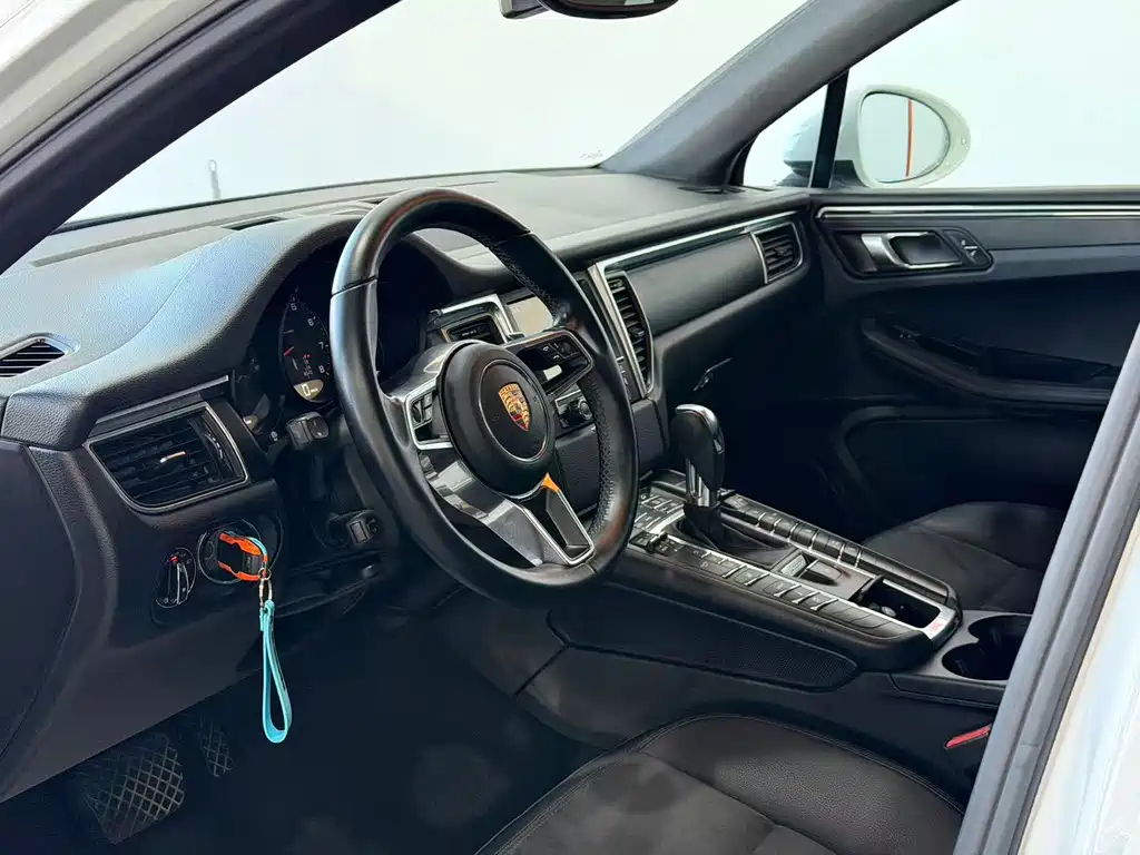 Porsche Macan — миниатюра 8