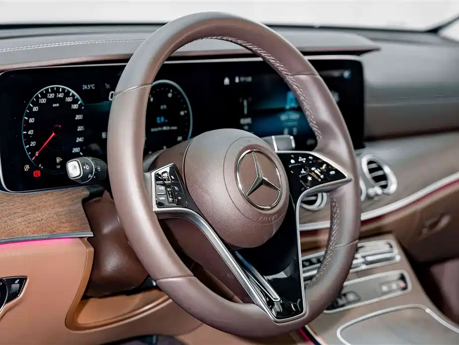 Mercedes-Benz E-Class — миниатюра 9