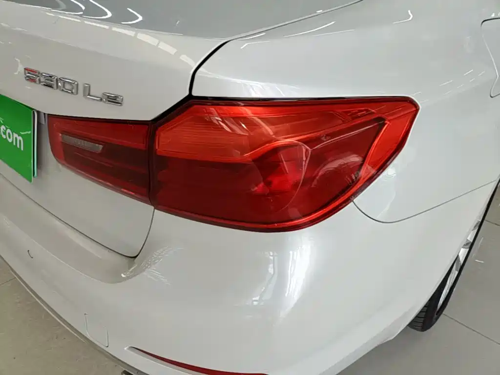 BMW 5 Series New Energy — миниатюра 8