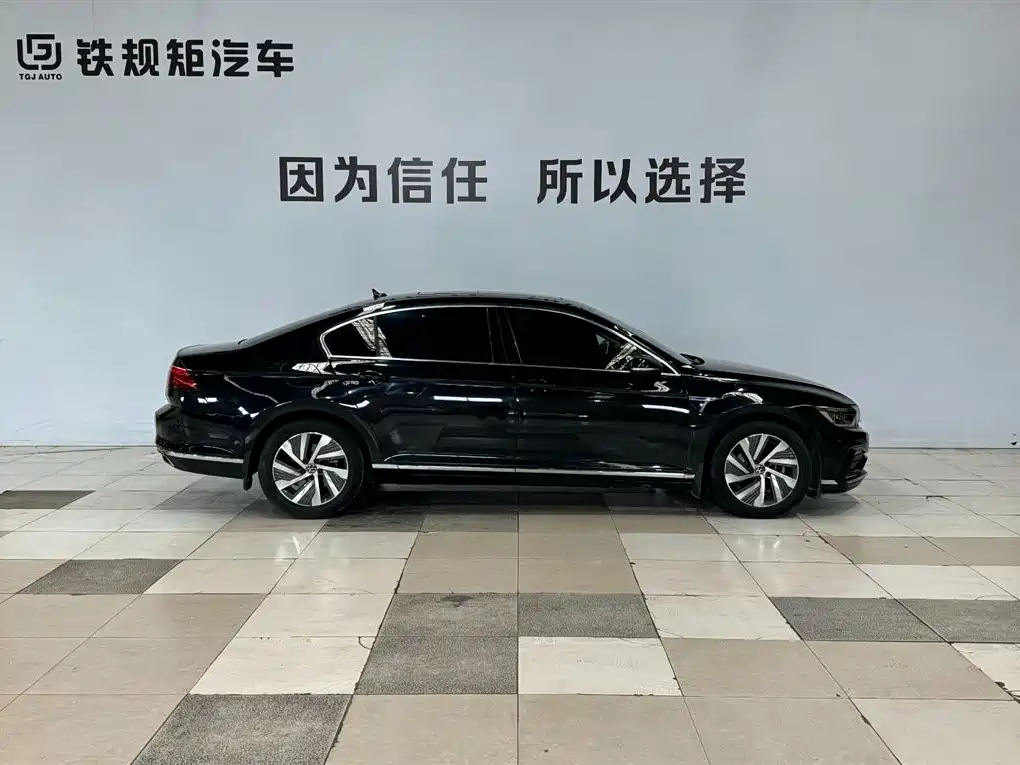 VOLKSWAGEN MAGOTAN GTE PLUG IN HYBRID