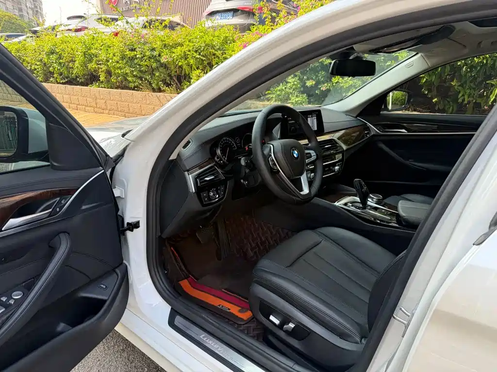 BMW 5 Series — миниатюра 4