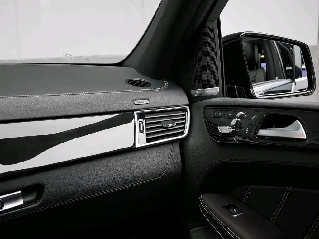 Mercedes-Benz GLS AMG — миниатюра 11