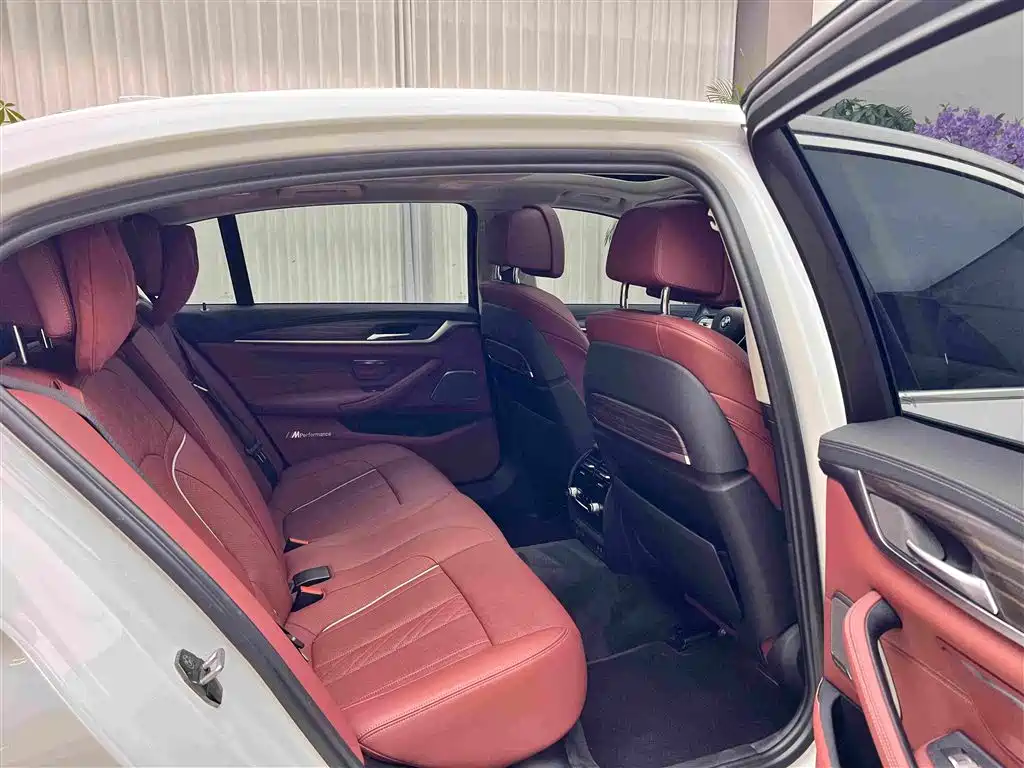 BMW 5 Series — миниатюра 12
