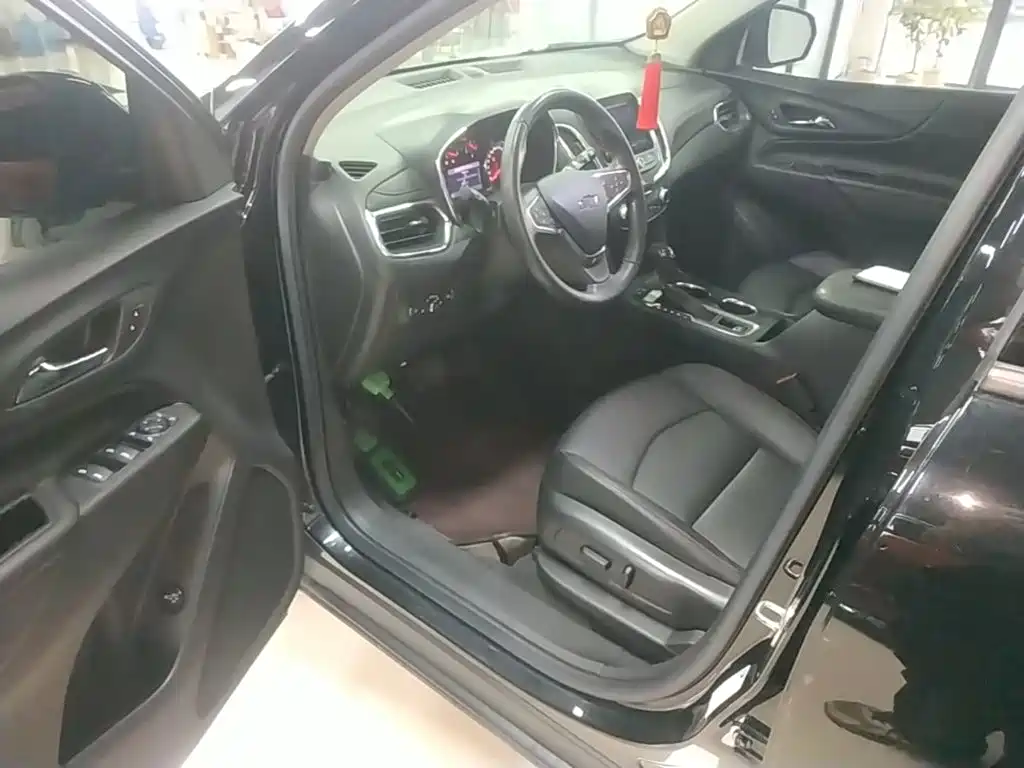 Chevrolet Equinox — миниатюра 16
