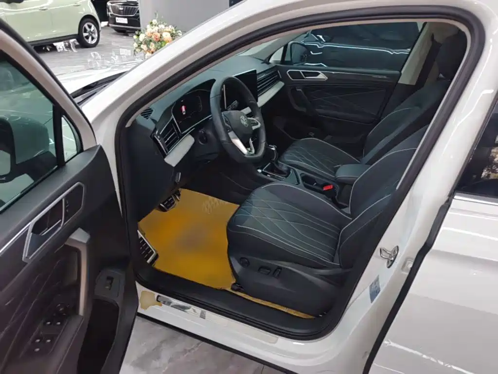 Volkswagen Tiguan L — миниатюра 16